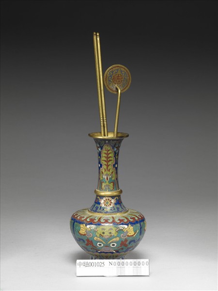掐絲琺瑯瓶