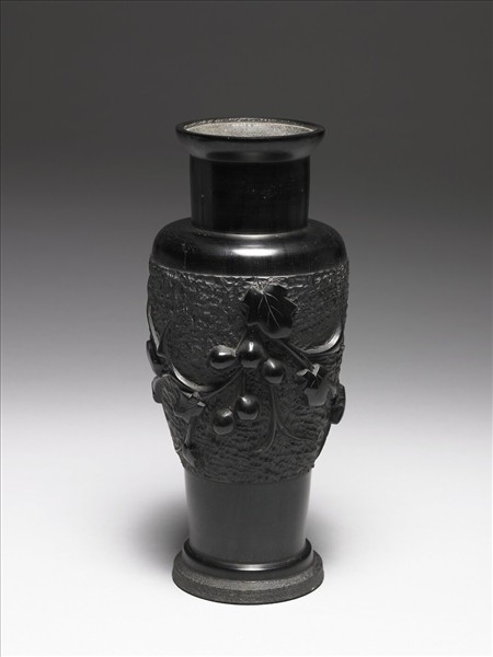 炭精雕葡萄花瓶