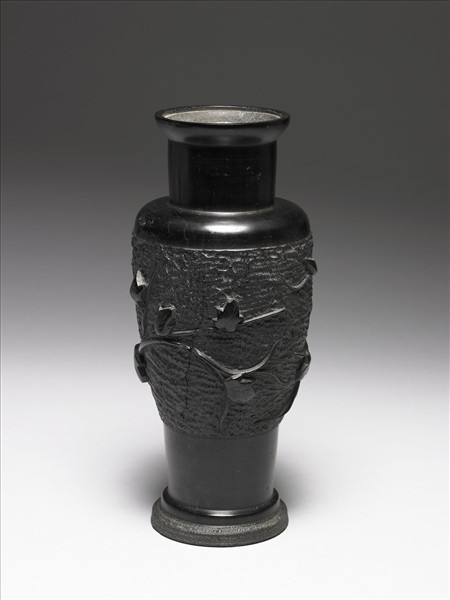 炭精雕葡萄花瓶