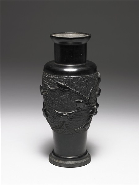 炭精雕葡萄花瓶