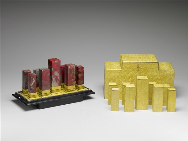 「海涵春育」雞血石印