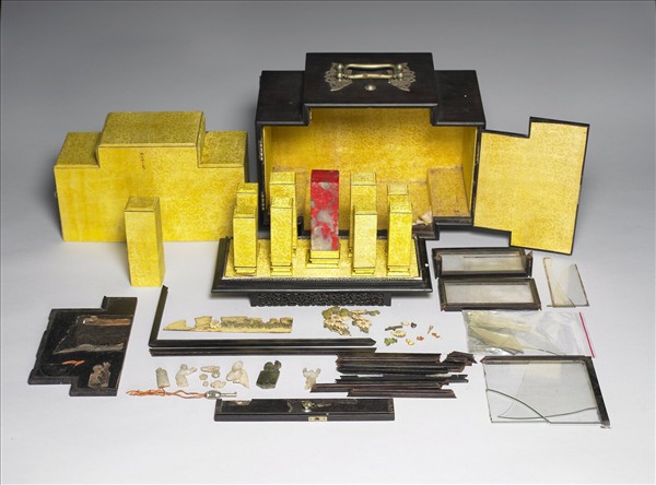 紫檀嵌玉石人物匣