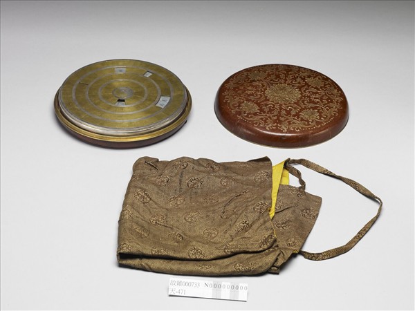 銅胎鎏金銀嵌螺鈿年曆表盤