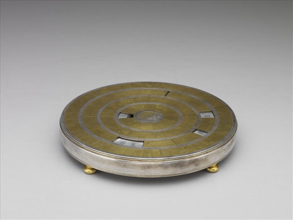 銅胎鎏金銀嵌螺鈿年曆表盤