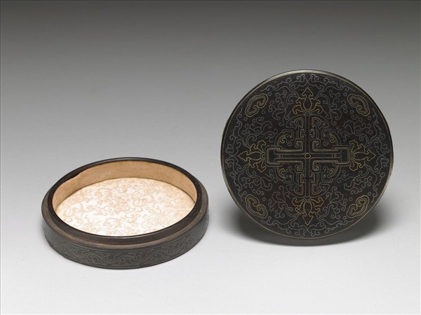 嵌金銀絲番蓮紋木盒