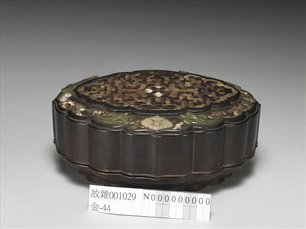 紫檀嵌玉花式盒