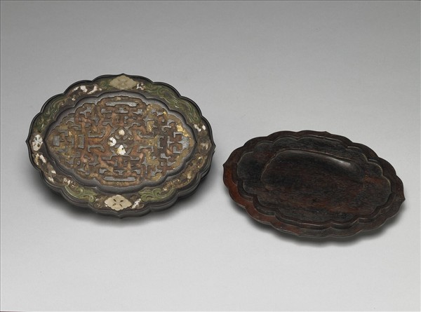 紫檀嵌玉花式盒