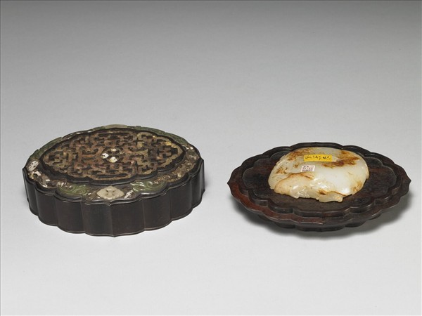 紫檀嵌玉花式盒