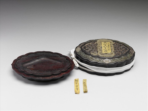 紫檀嵌玉花式盒