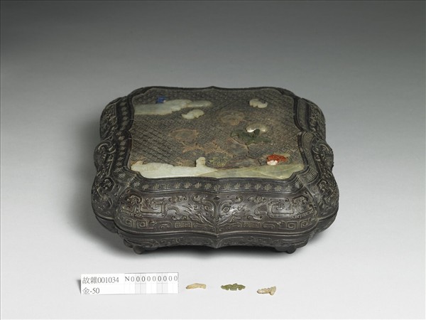 嵌玉獸面紋木盒