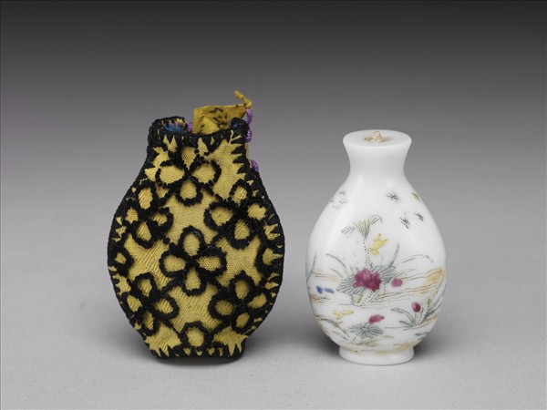 玻璃花卉鼻煙壺