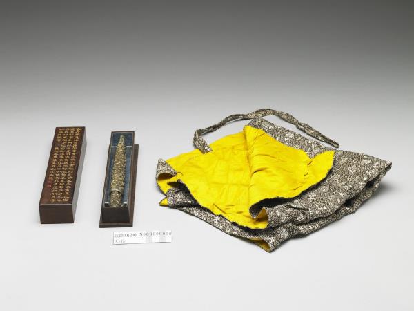 嵌銀羊角柄短刀