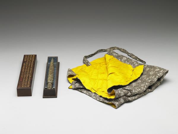 嵌銀羊角柄短刀