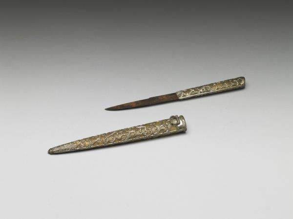 嵌銀羊角柄短刀