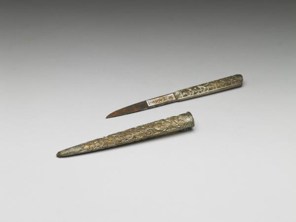 嵌銀羊角柄短刀