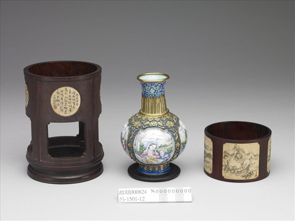 銅胎內填琺瑯西洋人物圖瓶