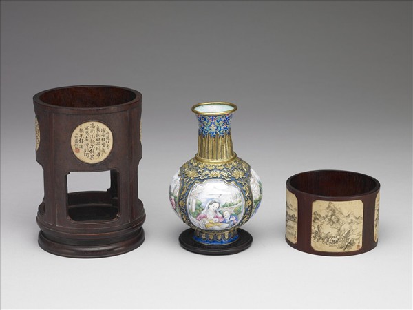 銅胎內填琺瑯西洋人物圖瓶