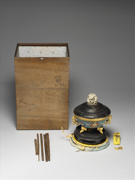 掐絲琺瑯獸耳象足三足爐