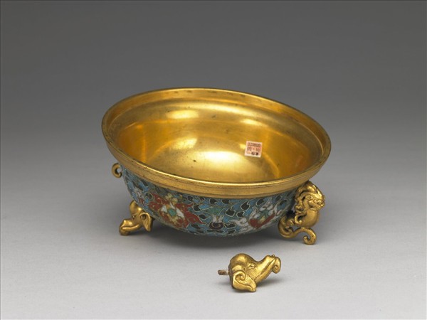 掐絲琺瑯獸耳象足三足爐