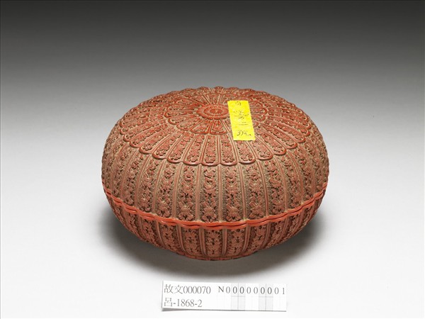 剔紅花葉紋菊式盒