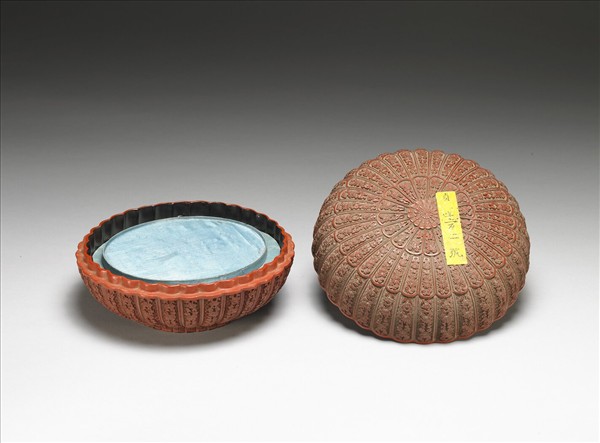 剔紅花葉紋菊式盒