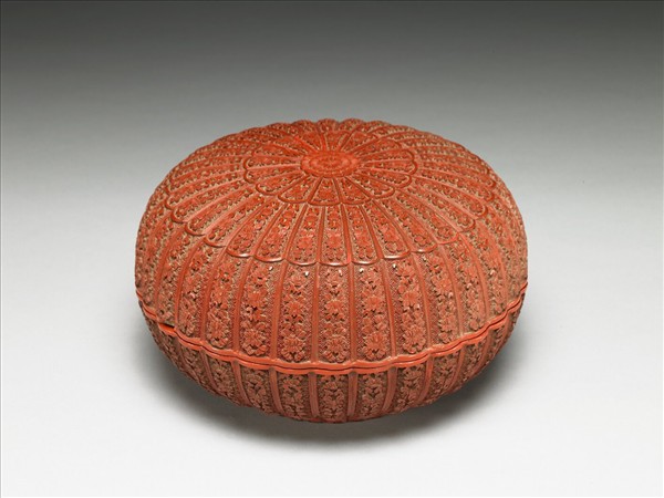 剔紅花葉紋菊式盒