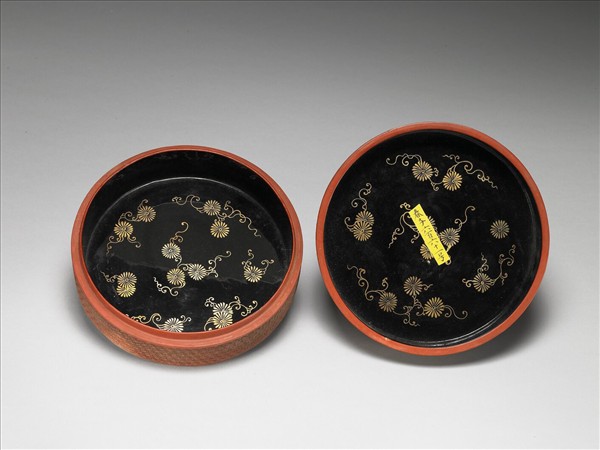 剔紅園林人物圓盒