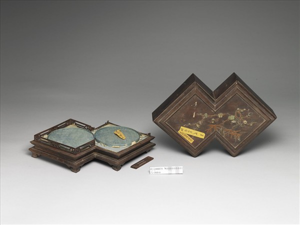 梅竹紋方勝式木盒