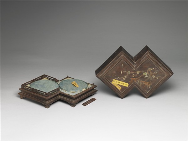 梅竹紋方勝式木盒