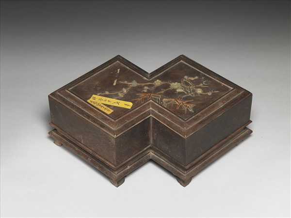 梅竹紋方勝式木盒