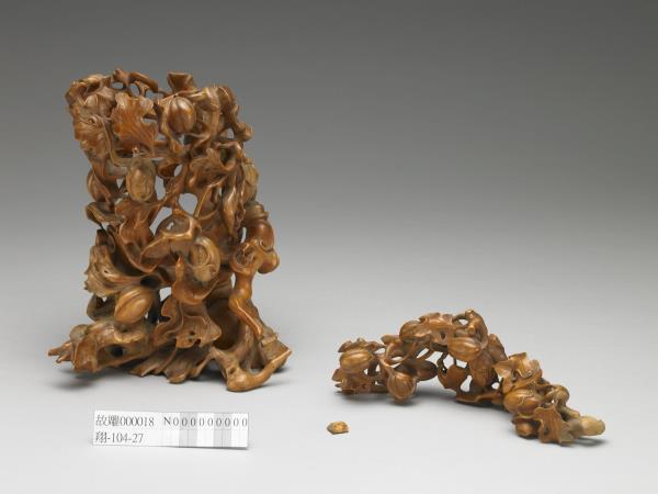 黃楊木雕鏤空瓜瓞筆筒