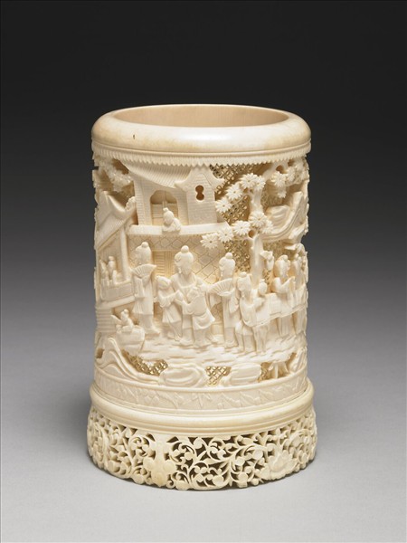 象牙雕鏤空人物圖筆筒