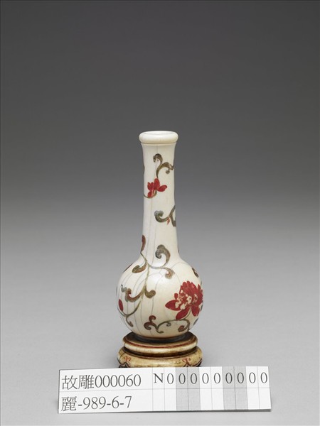 象牙花卉紋長頸瓶