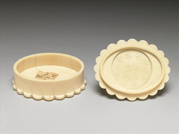 象牙雕折枝石榴橢圓盒