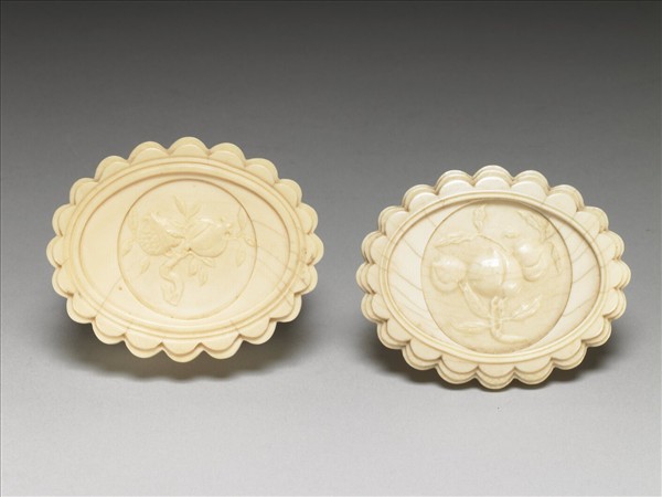 象牙雕折枝石榴橢圓盒