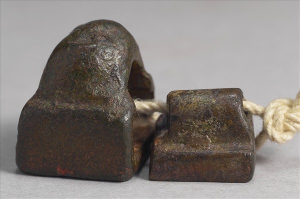 「□里周仲」銅印