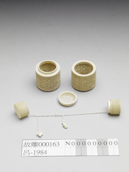 象牙鏤雕活紋連鏈套盒
