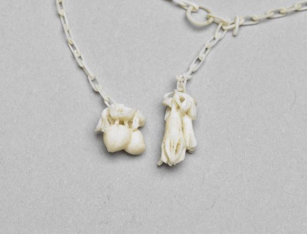 象牙鏤雕活紋連鏈套盒