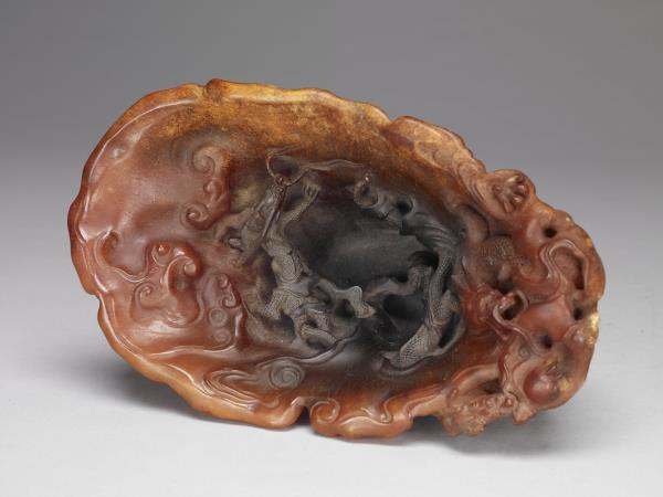 犀角雕雲龍紋觥