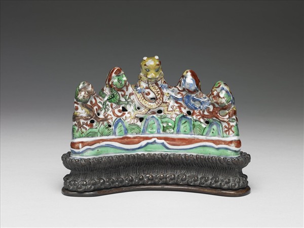 五彩龍紋山形筆架