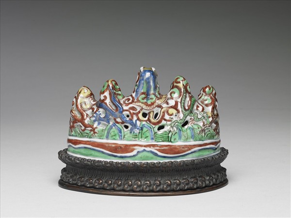 五彩龍紋山形筆架