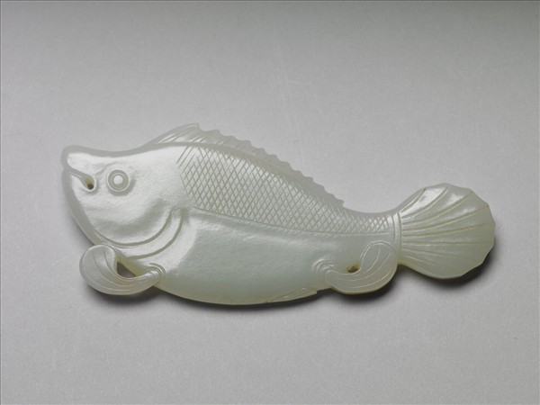 玉魚形飾