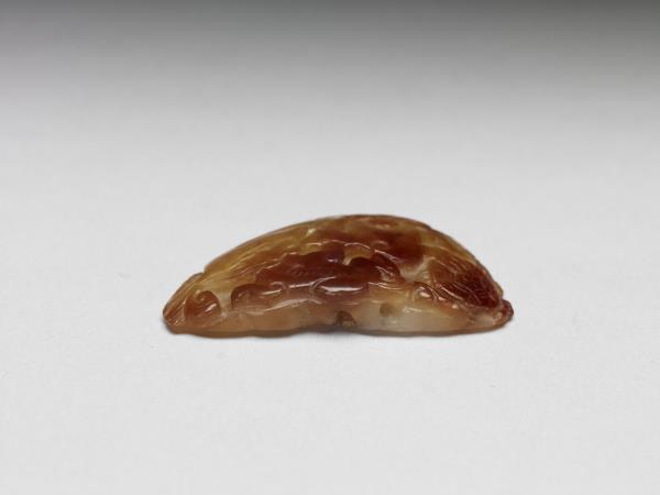 玉雙獅戲球墜飾