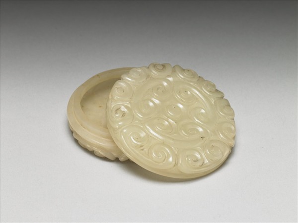 玉雲紋圓盒