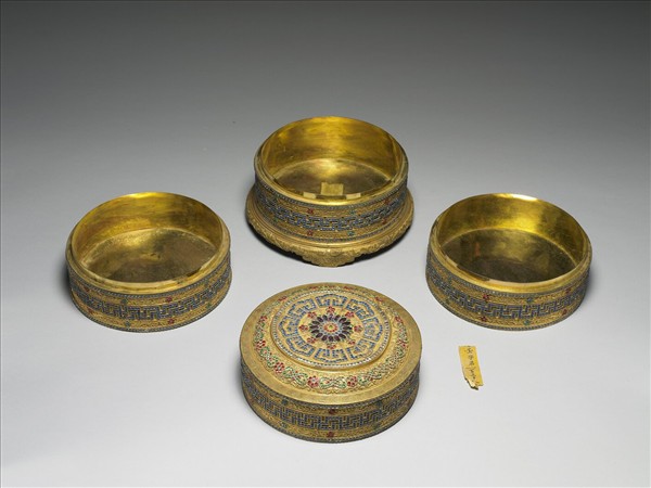 鎏金嵌料花卉卍字紋套盒