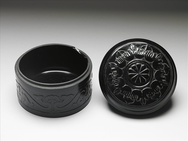 玻璃花卉紋圓盒