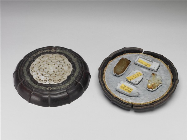 紫檀嵌玉花式盒