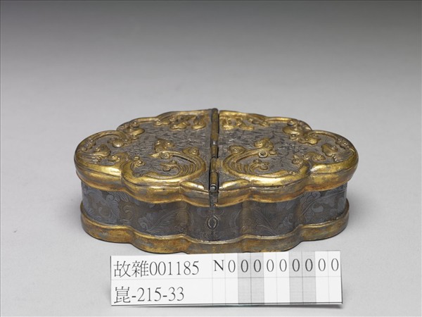 番蓮紋鍍金邊銀盒