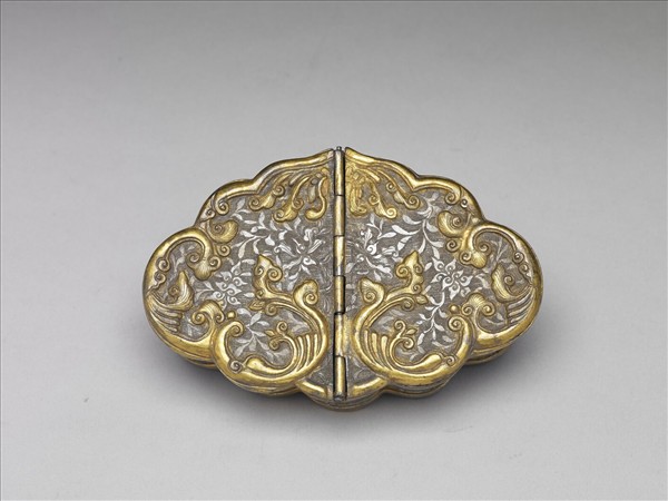 番蓮紋鍍金邊銀盒