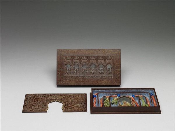 五方救度佛母數珠箱：紅度母